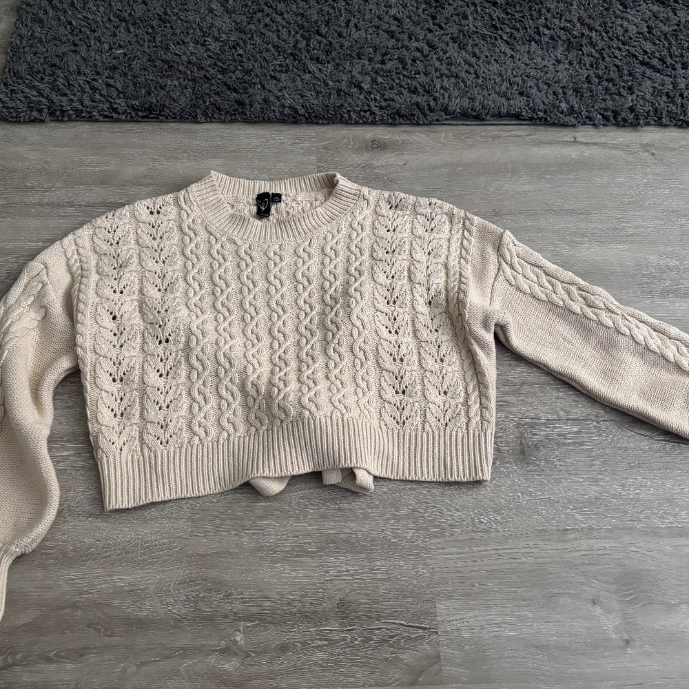 Woman’s medium sweater